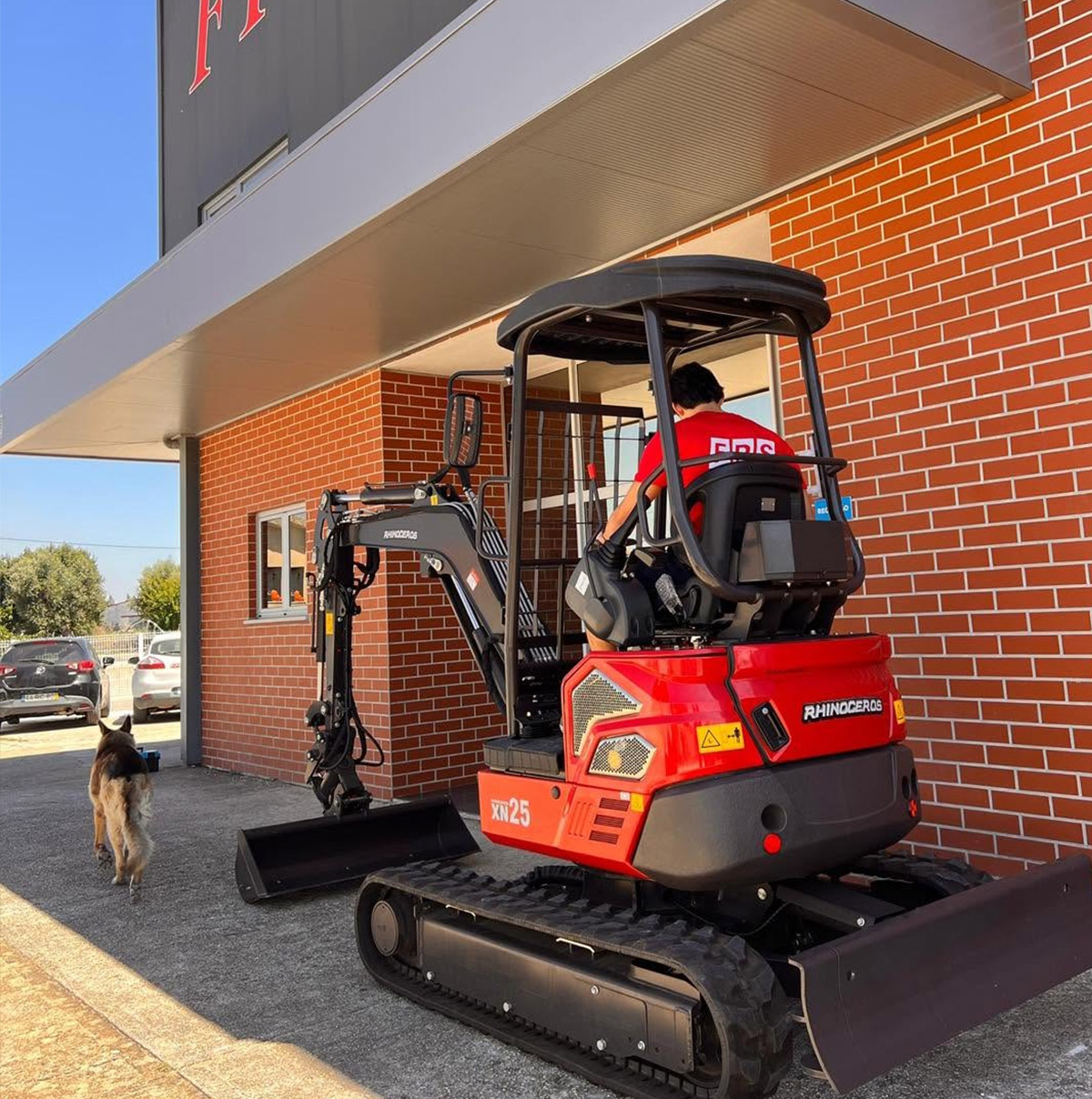 rhinoceros xn25c kotrógép Portugáliában.jpg